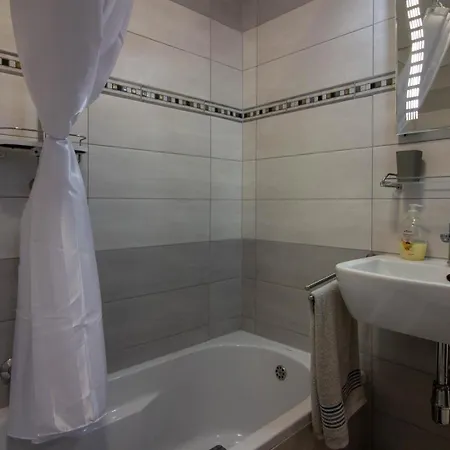 Ferienhaus Mit Privatpool Fuer 13 Personen Ca 210 Qm In Pula-fondole, Istrien Istrische Riviera Holiday home *
