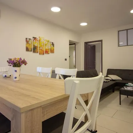 Ferienhaus Mit Privatpool Fuer 13 Personen Ca 210 Qm In Pula-fondole, Istrien Istrische Riviera Holiday home