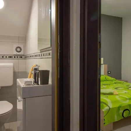 Ferienhaus Mit Privatpool Fuer 13 Personen Ca 210 Qm In Pula-fondole, Istrien Istrische Riviera *