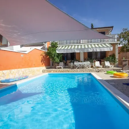 Ferienhaus Mit Privatpool Fuer 13 Personen Ca 210 Qm In Pula-fondole, Istrien Istrische Riviera *