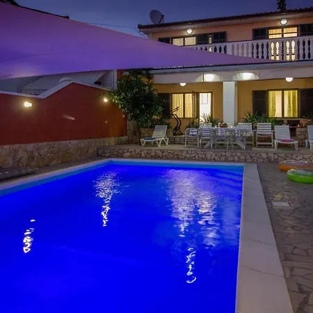 Ferienhaus Mit Privatpool Fuer 13 Personen Ca 210 Qm In Pula-fondole, Istrien Istrische Riviera Holiday home *